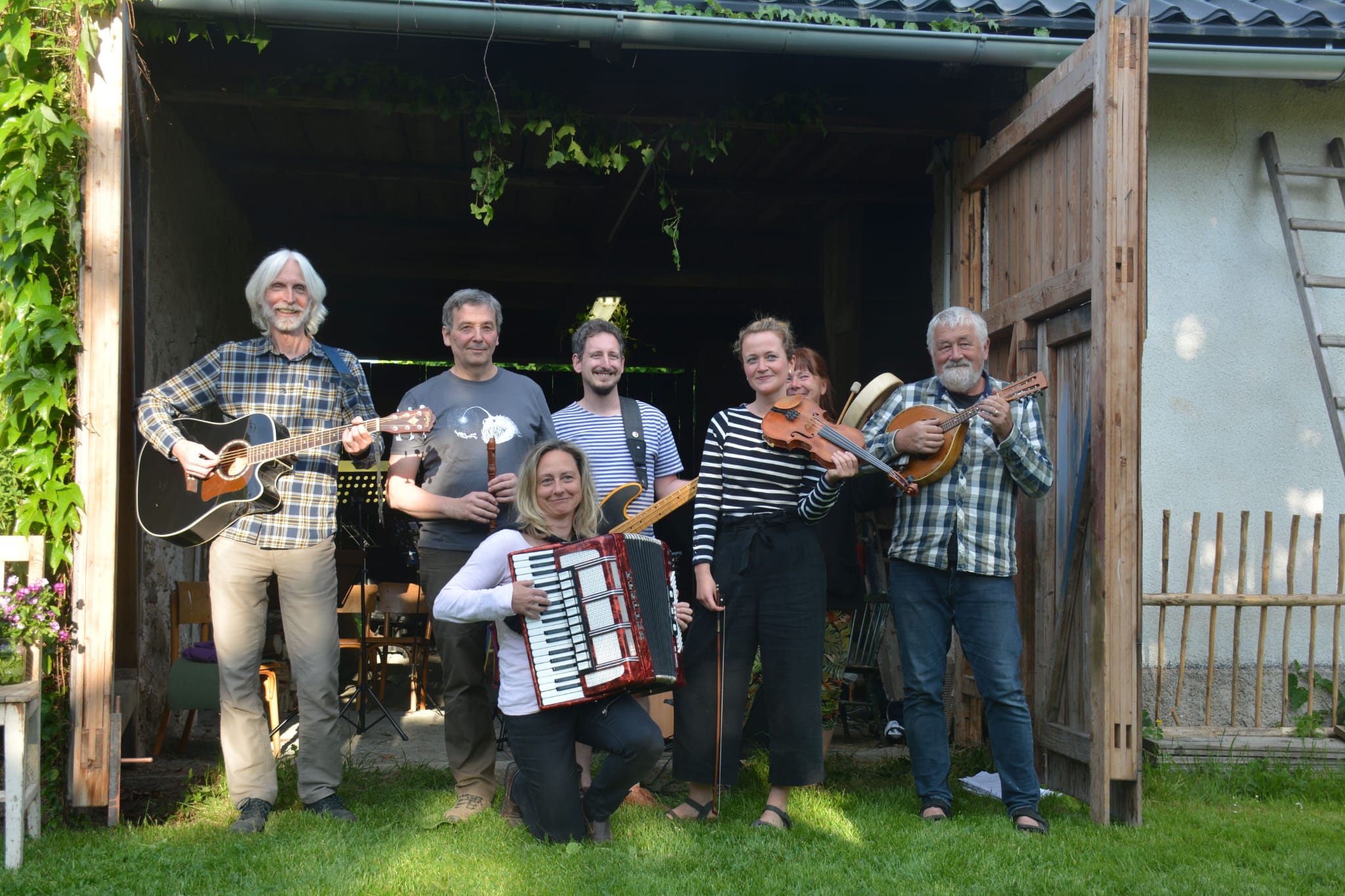 Závěrečný koncert: Dvorky hrají, tančí a zpívají (Opidum a spol.)